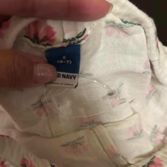 Old navy Floral Pink and White Shorts - Picture 2 of 2